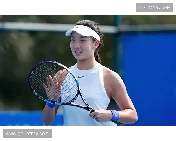 王欣瑜太阳镜成焦点，奥克兰赛场时尚与实用引讨论