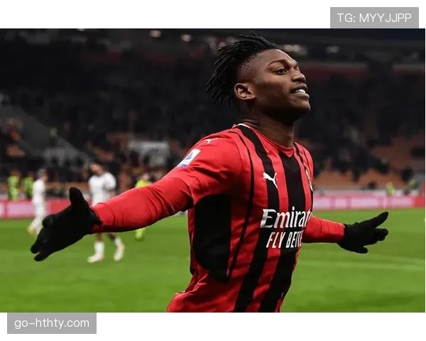 维罗纳前锋单刀中柱,随即本方后场因转换不及被恩波利破门 维罗纳前锋单刀中柱,随即本方后场因转换不及被恩波利破门