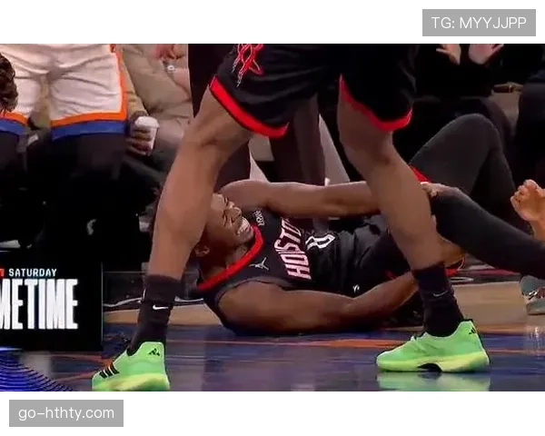 官方速报:康涅狄格太阳主力前锋布里奥娜·琼斯比赛末节膝盖受伤,被搀扶离场 官方速报:康涅狄格太阳主力前锋布里奥娜·琼斯比赛末节膝盖受伤,被搀扶离场